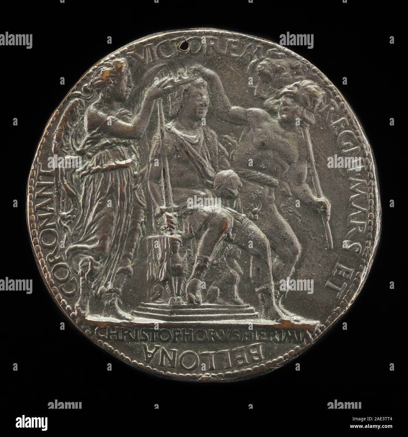 Un'incisione del 1458 di Cristoforo di Geremia che mostra Alfonso coronato da Marte e Bellona sul retro, illustrando figure classiche, simbolismo araldico e stile rinascimentale. Foto Stock