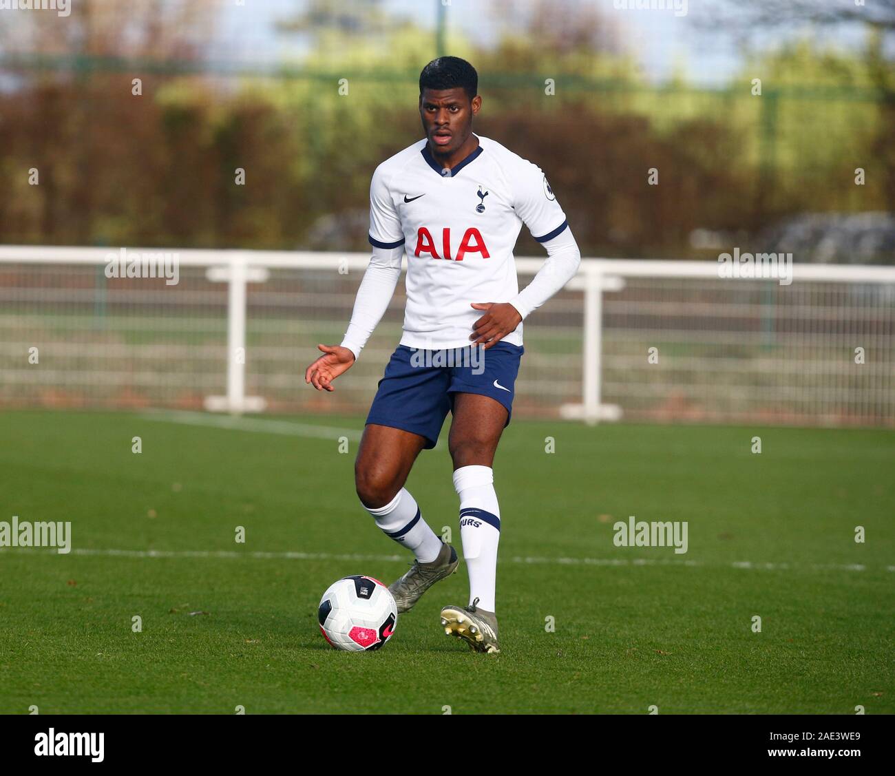 ENFIELD, Inghilterra. 06 Dicembre: Timoteo Eyoma del Tottenham Hotspur durante la Premier League 2 tra Tottenham Hotspur e Liverpool presso la Hotspur Modo, Foto Stock