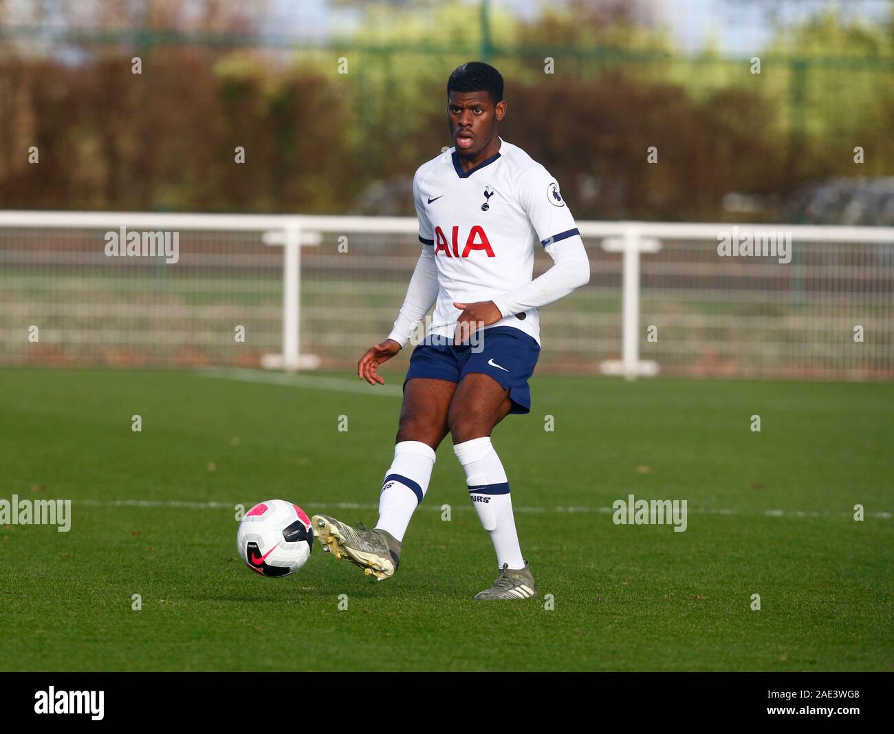 ENFIELD, Inghilterra. 06 Dicembre: Timoteo Eyoma del Tottenham Hotspur durante la Premier League 2 tra Tottenham Hotspur e Liverpool presso la Hotspur Modo, Foto Stock