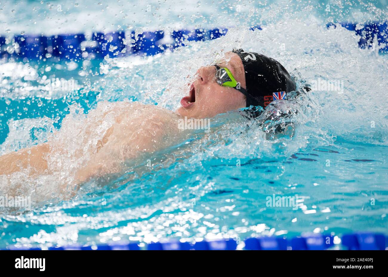 Gran Bretagna Luca Greenbank concorrenti negli uomini 100m Backstroke Finale durante il giorno tre del Parlamento breve corso di nuoto campionati a Tollcross International centro nuoto, Glasgow. Foto Stock