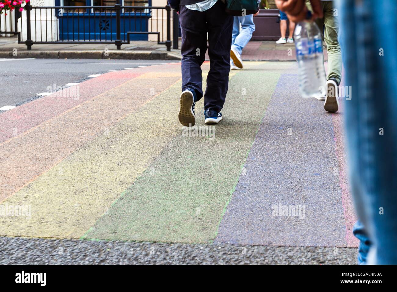 Londra - Settembre 06 2019: LGBTQ coloratissimi amici crosswalk pedonale a Greenwich, Londra Settembre 06, 2019 Foto Stock