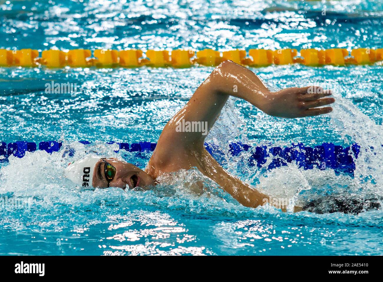 Gregorio Paltrinieri dell Italia compete in uomini del 1500 metri freestyle semi-finale, durante il giorno 3 dell'LEN European Short Course Swimming Championships 2019 a Tollcross internazionale di nuoto nel centro di Glasgow. Foto Stock