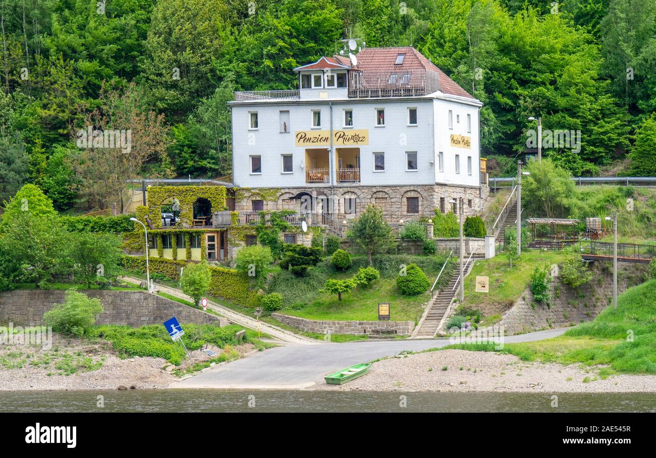 B&B Bed and Breakfast Penzion Přívoz hotel vicino al fiume Elba Ústí nad Labem Regione della Repubblica Ceca. Foto Stock