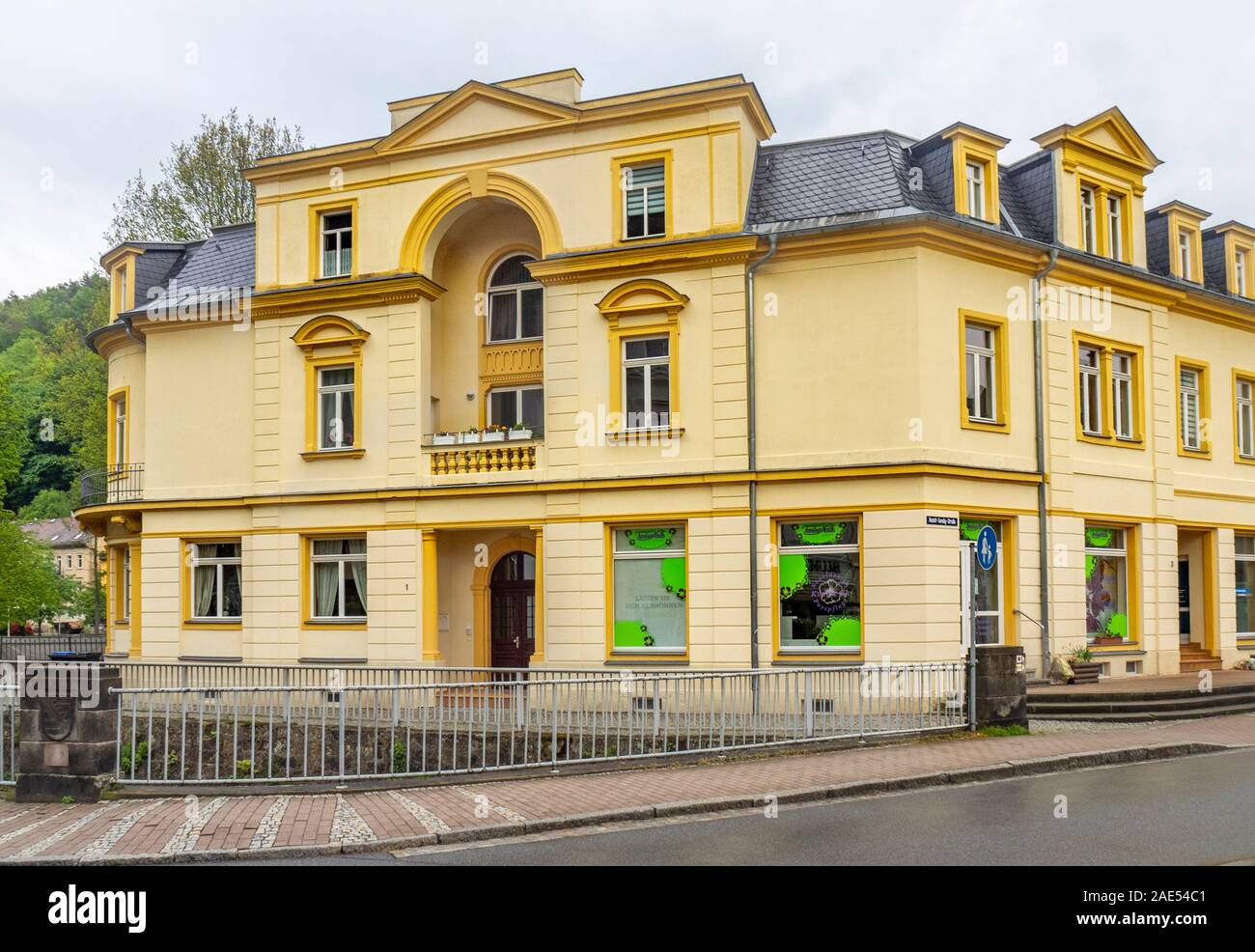 Edifici rinascimentali e negozi nella città termale Bad Schandau Bad Schandau, Sassonia Germania. Foto Stock