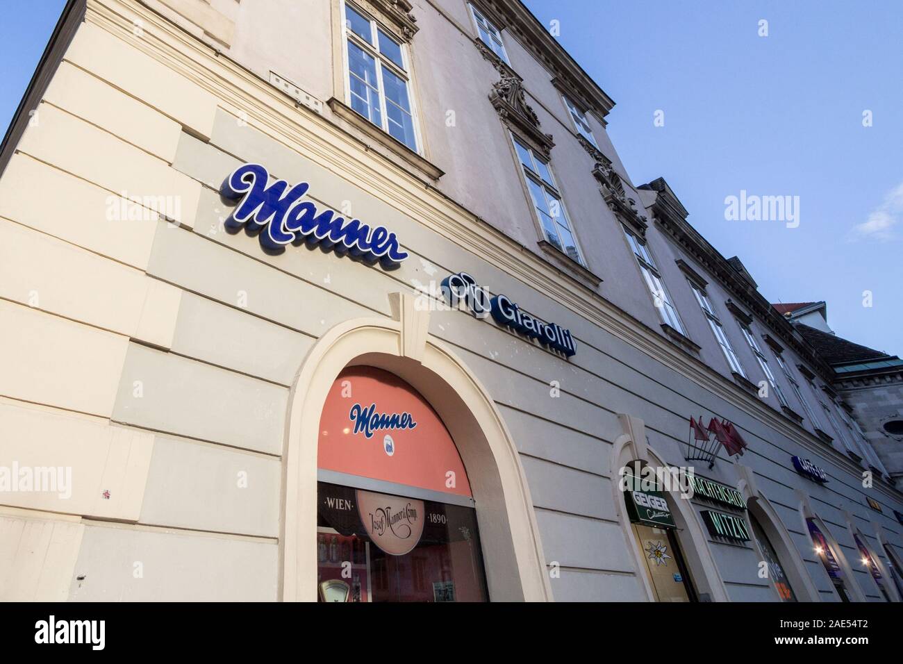 VIENNA, Austria - 6 Novembre 2019: logo modo preso di fronte il loro negozio a Vienna. Modo è una pasticceria austriaca famosa per il suo cioccolato un Foto Stock