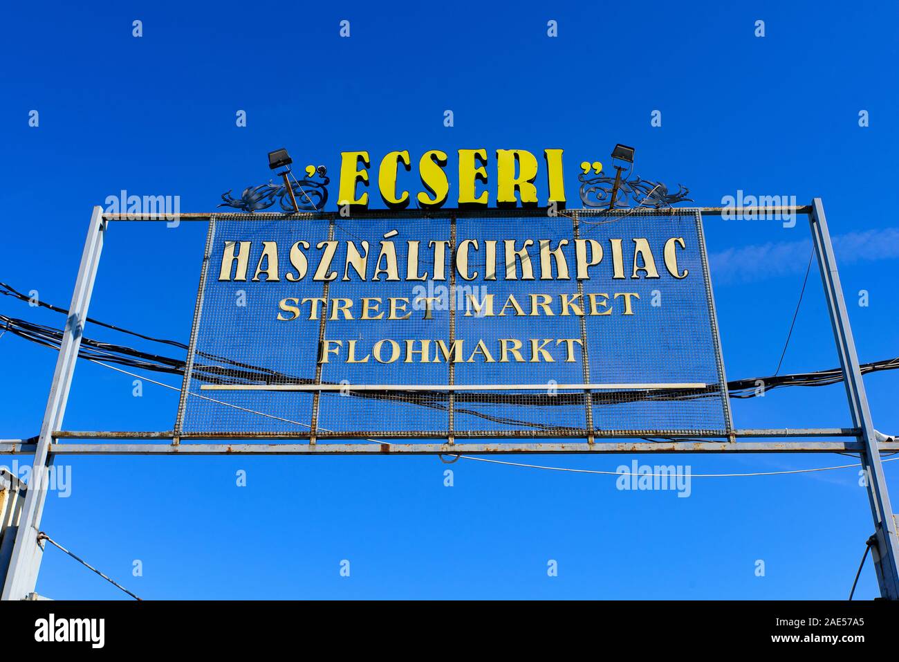 Ecseri flea Market, il più grande mercato di antiquariato a Budapest, Ungheria Foto Stock