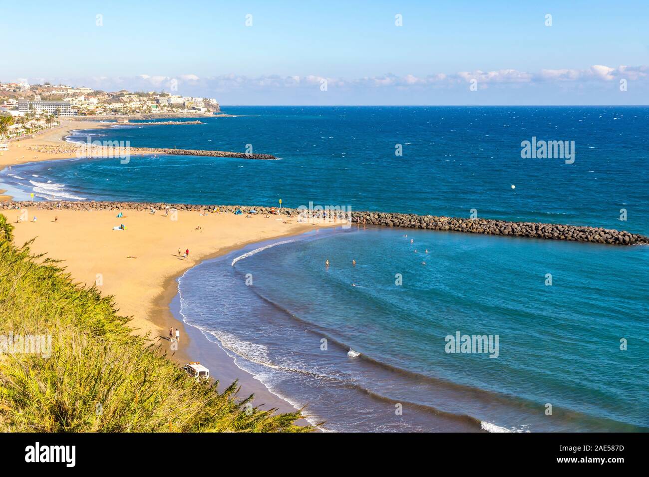 Spiaggia Maspalomas (Playa de Maspalomas) sulla parte sud dell'isola di Gran Canaria, Isole Canarie, Spagna. Famosa per il suo fotogenico gigantesche dune di sabbia, WH Foto Stock