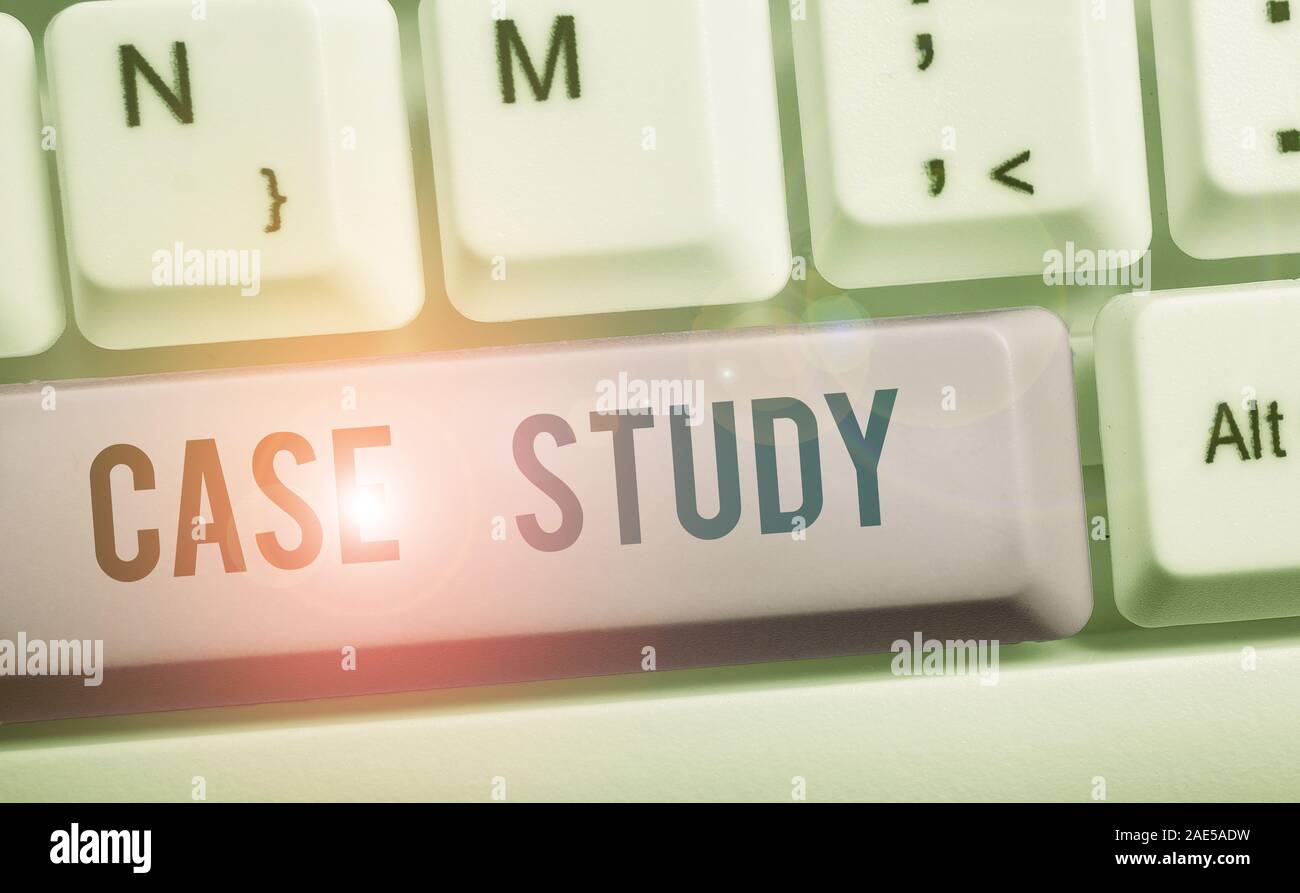 Segno di testo mostra Case Study. Business photo presentazione di metodologia della ricerca che è comunemente utilizzato nel campo delle scienze sociali Foto Stock
