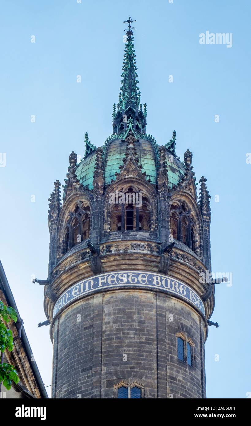 Chiesa torre e campanile della Chiesa del Castello di Schlosskirche Chiesa Di tutti i Santi a Lutherstadt Wittenberg Sassonia-Anhalt Germania Foto Stock