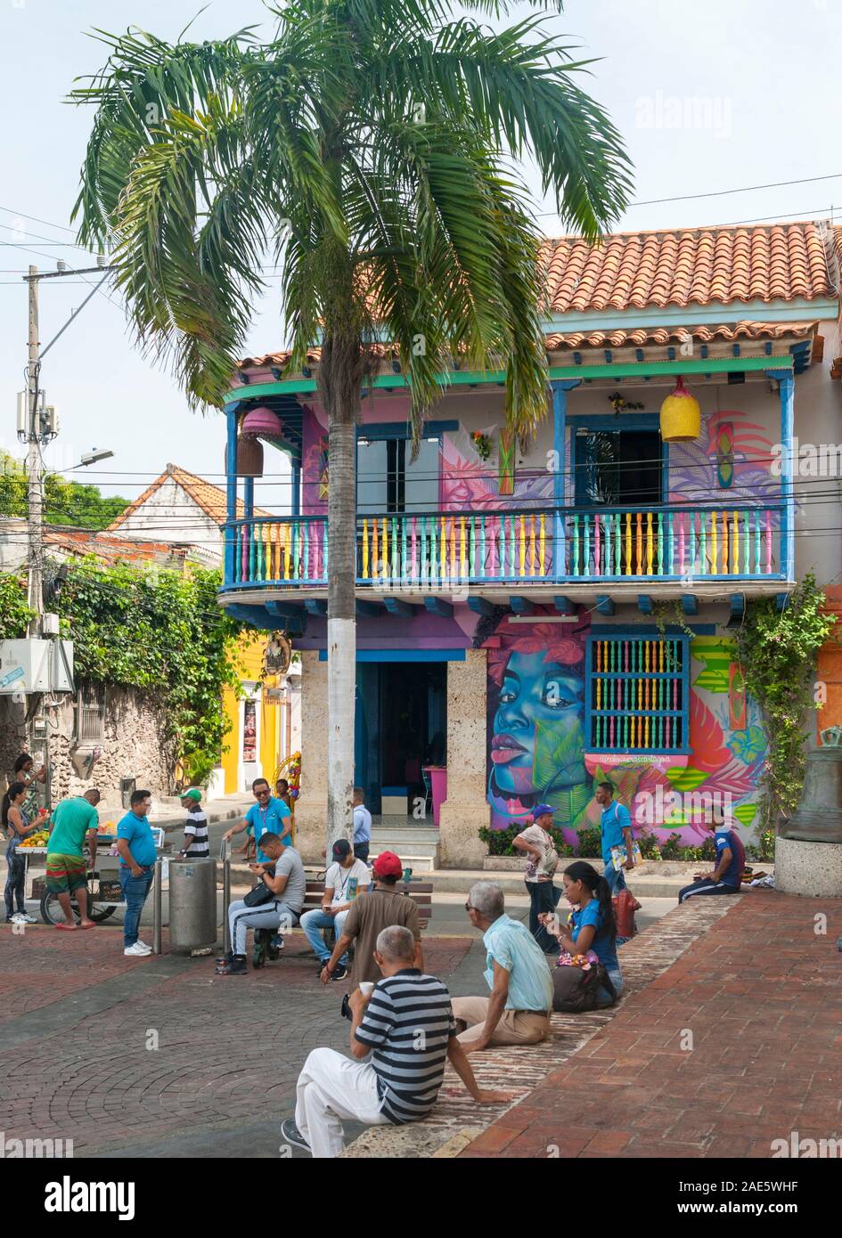 Santissima Trinità piazza (Plaza Trinidad) nel Getsemani quartiere di Cartagena, Colombia. Foto Stock