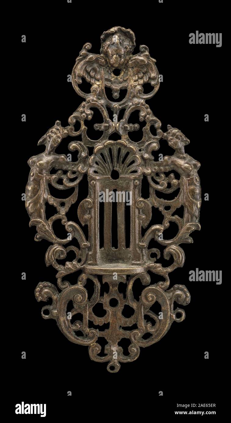 Una rappresentazione di uno scudo o di uno scudo, usato per mostrare simboli araldici, risalente al 1600 circa in Germania. Il modello mette in risalto elementi decorativi e disegni emblematici caratteristici dell'araldica del XVII secolo. Foto Stock