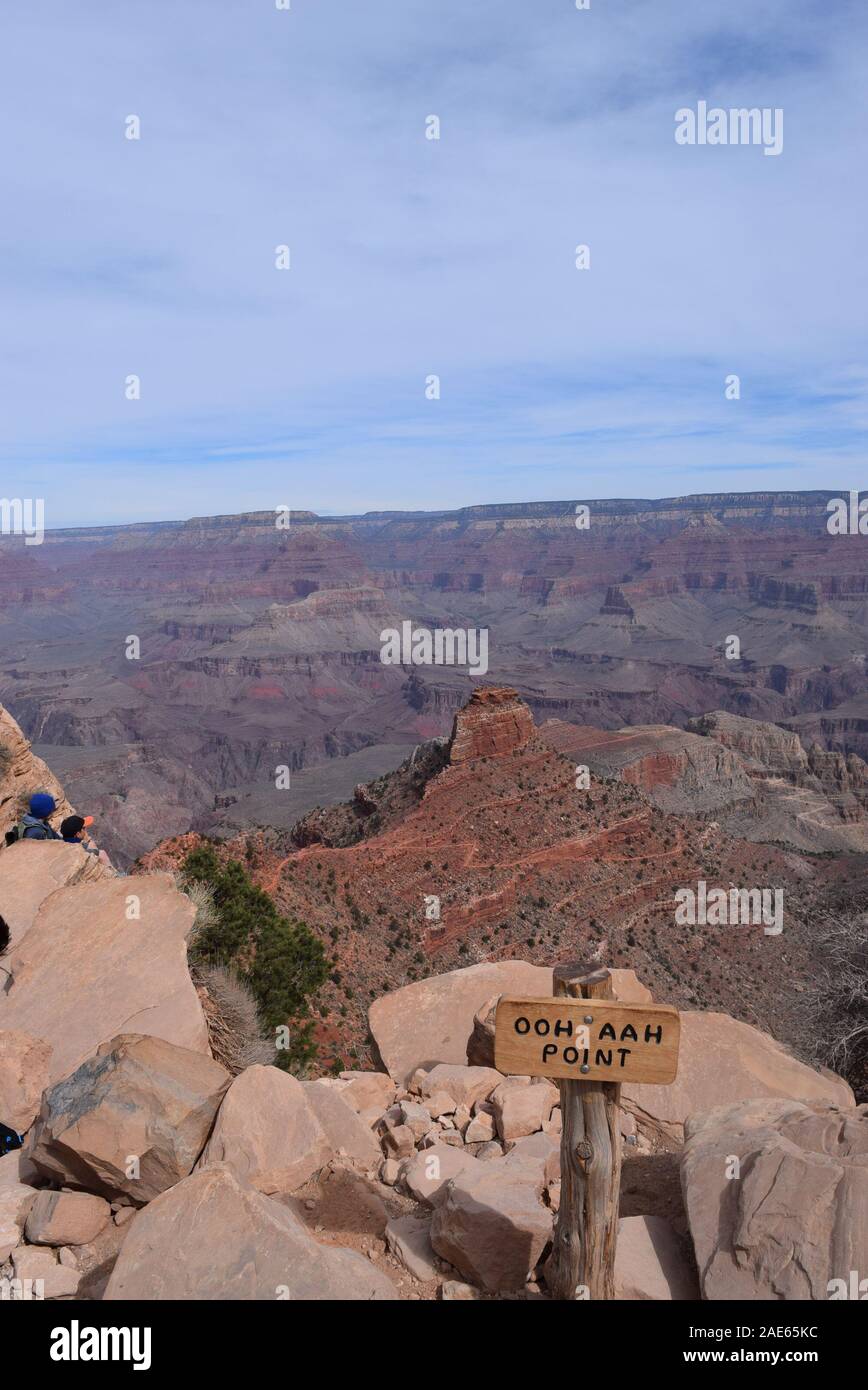 Ooh! Aah! Punto sulla South Kaibab trail con punto di scheletro e il Grand Canyon in background Foto Stock