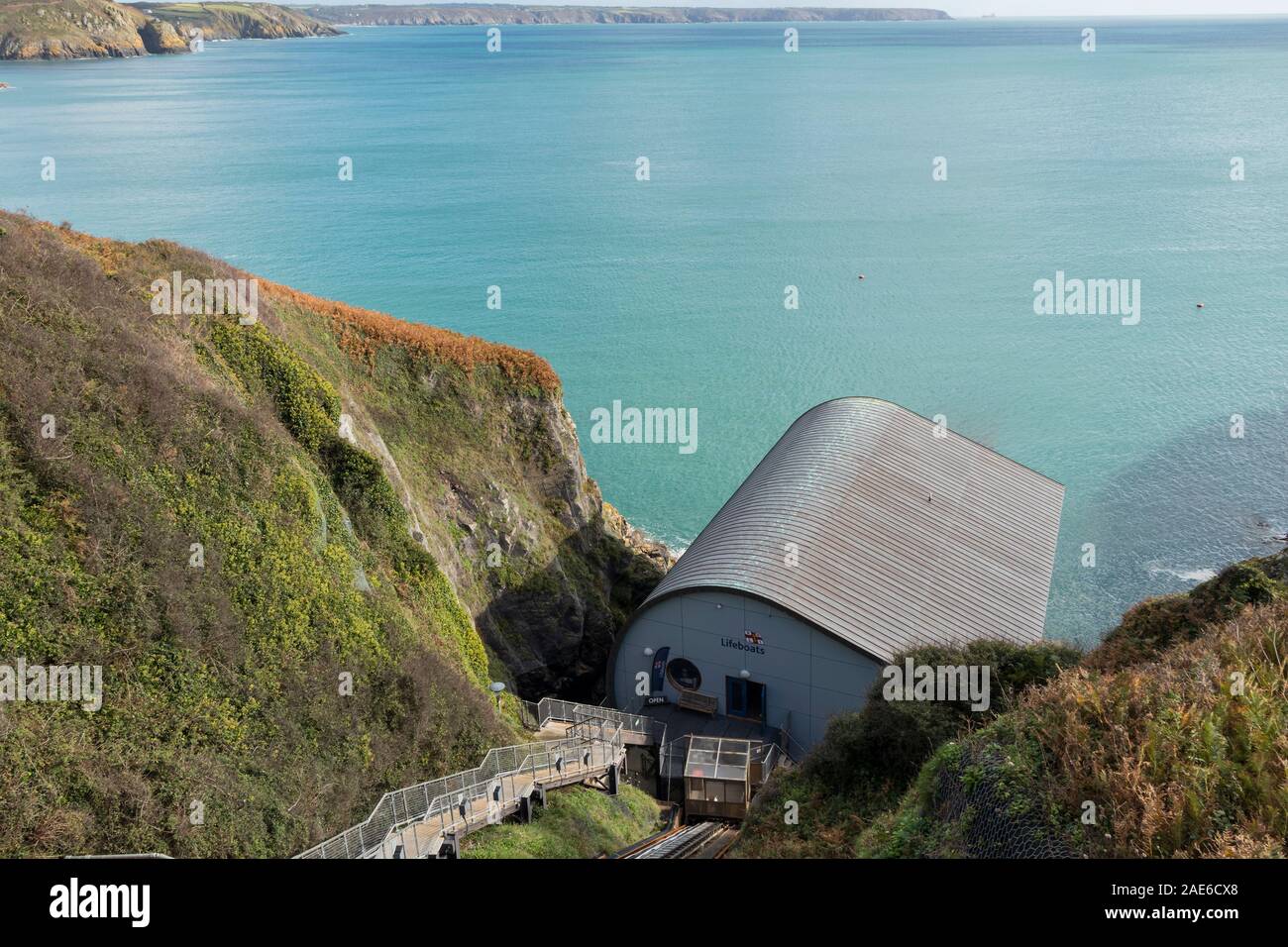 La Lucertola RNLI scialuppa di salvataggio Stazione, Chiesa Cove (Kilcobben Cove), lucertola, Cornwall, Regno Unito Foto Stock