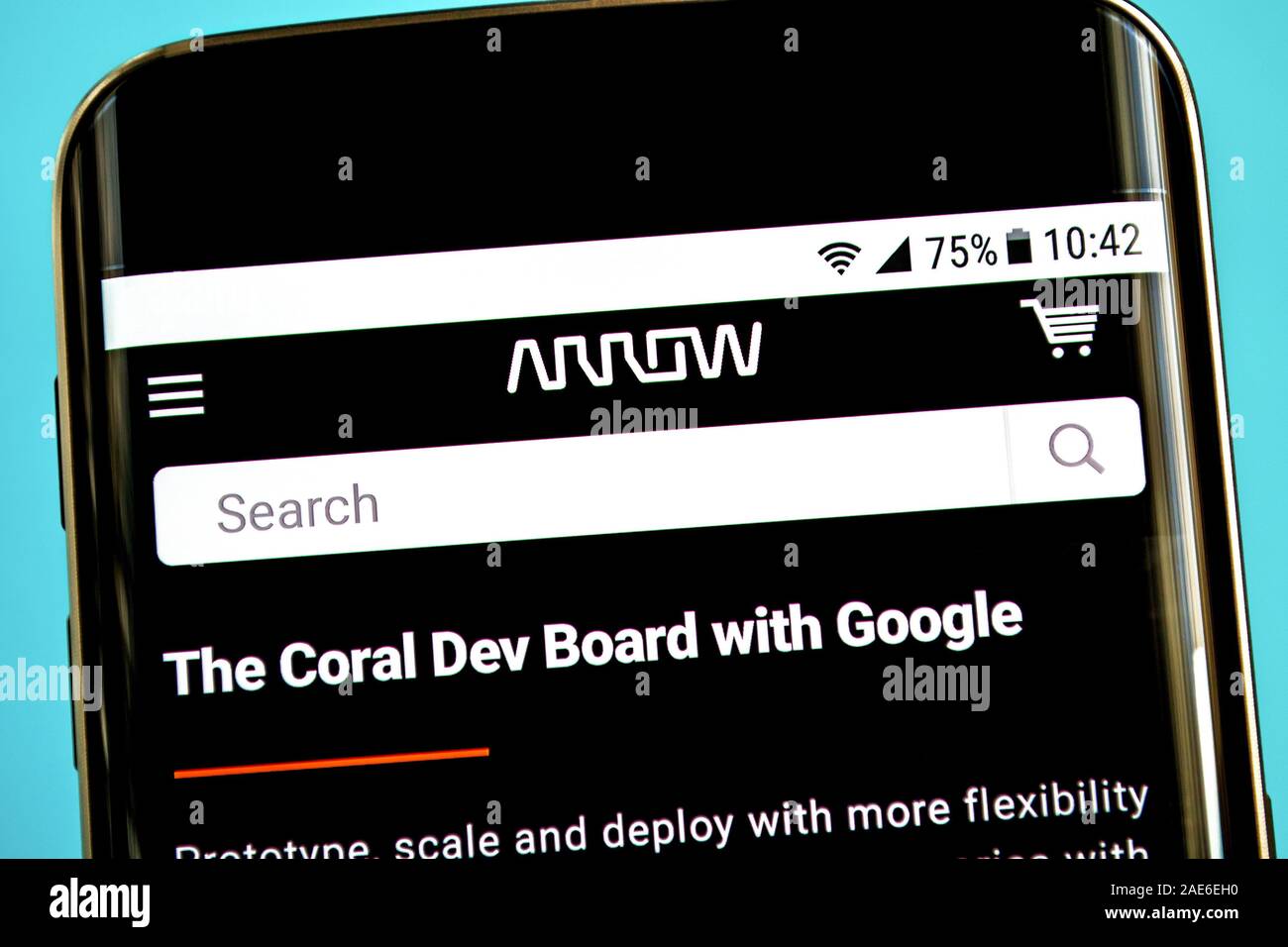 Berdyansk, Ucraina - 1 Agosto 2019: Editoriale illustrativa, Arrow Electronics website homepage. Arrow Electronics logo visibile sullo schermo del telefono. Foto Stock