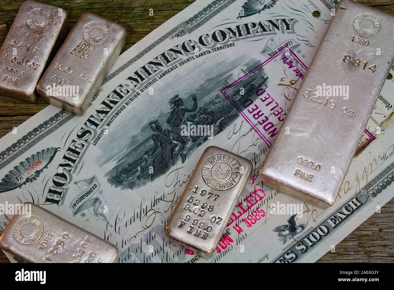 Raro assortimento di Homestake Mining Company silver bullion bars e autentica 1885 certificato azionario. Il piombo, il Dakota del Sud - Black Hills USA Foto Stock