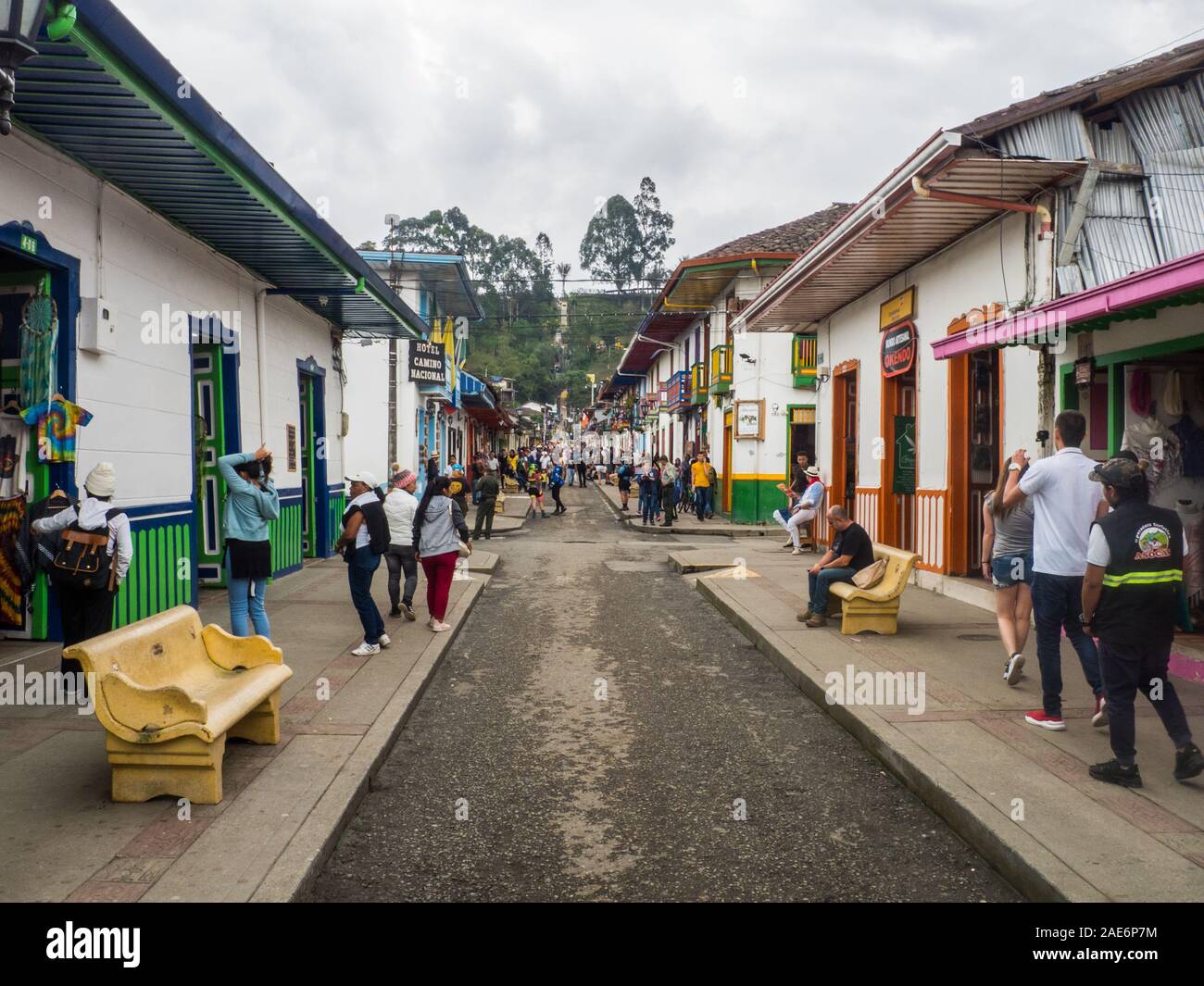 Salento - Colombia, 3 novembre 2019 le persone godono in via principale del Salento in Colombia Foto Stock