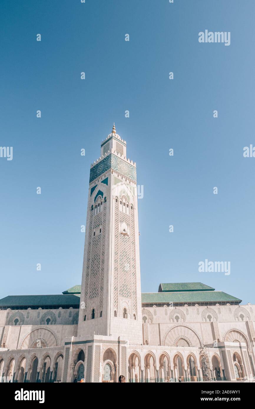 Moschea di Hassan II a Casablanca, in Marocco su una bella mattina di sole Foto Stock