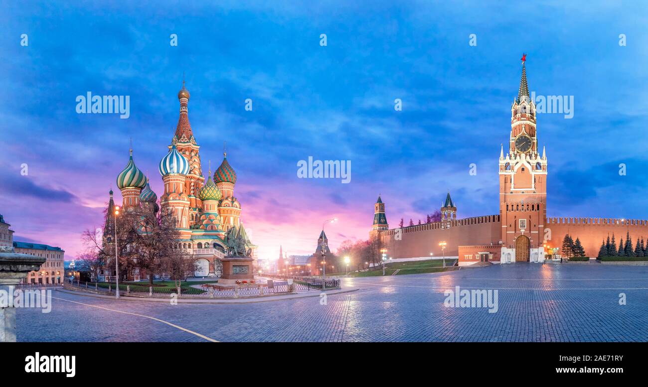 I luoghi di interesse turistico di Mosca, Russia. Vista panoramica di Mosca il Cremlino e la Cattedrale di Vasily Beata noto come San Basilio cattedrale. Foto Stock