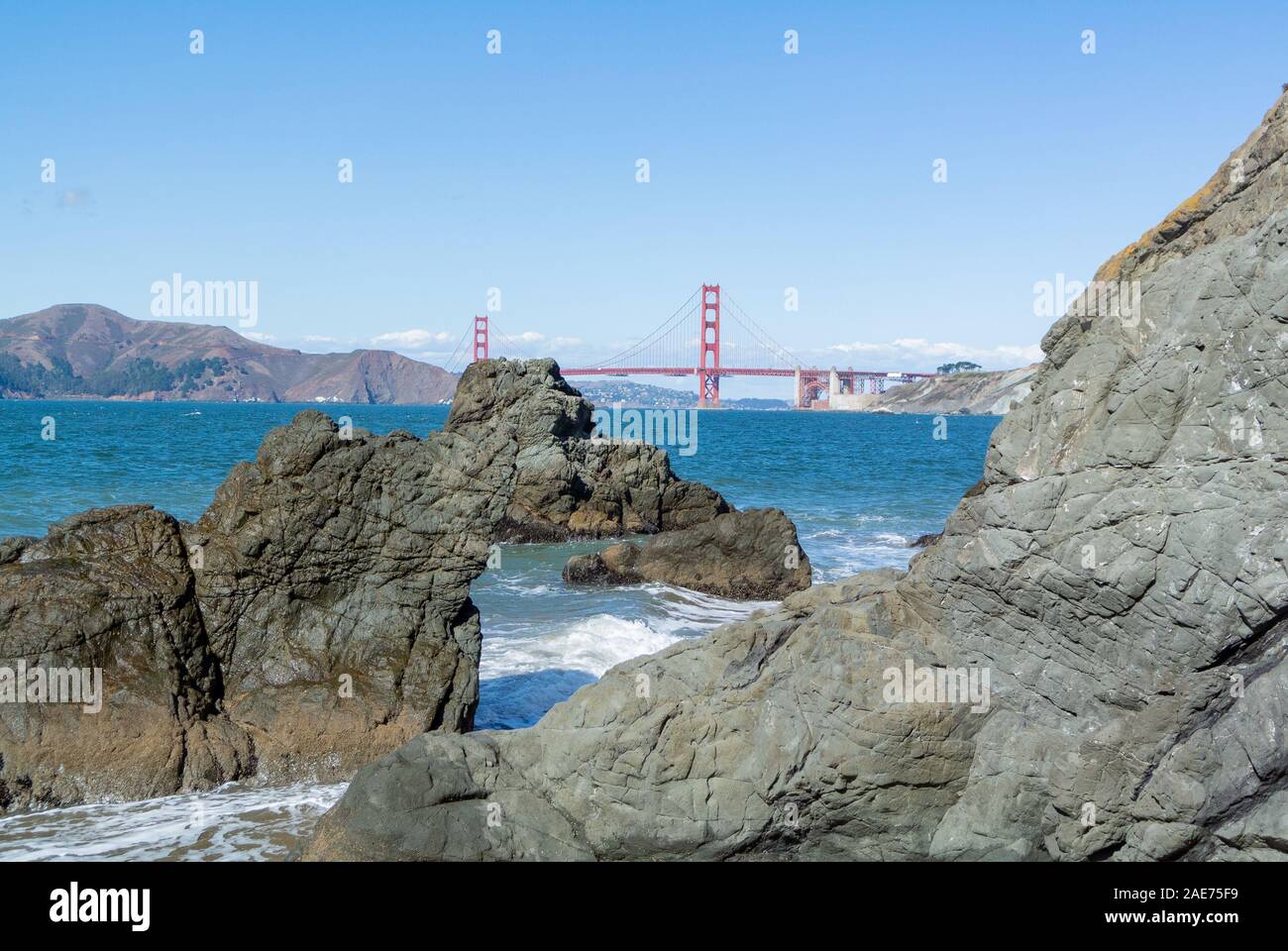 San Francisco/ Stati Uniti d'America, USA-30 Settembre 2019: Paesaggio con il Golden Gate bridge in Cina beach Foto Stock
