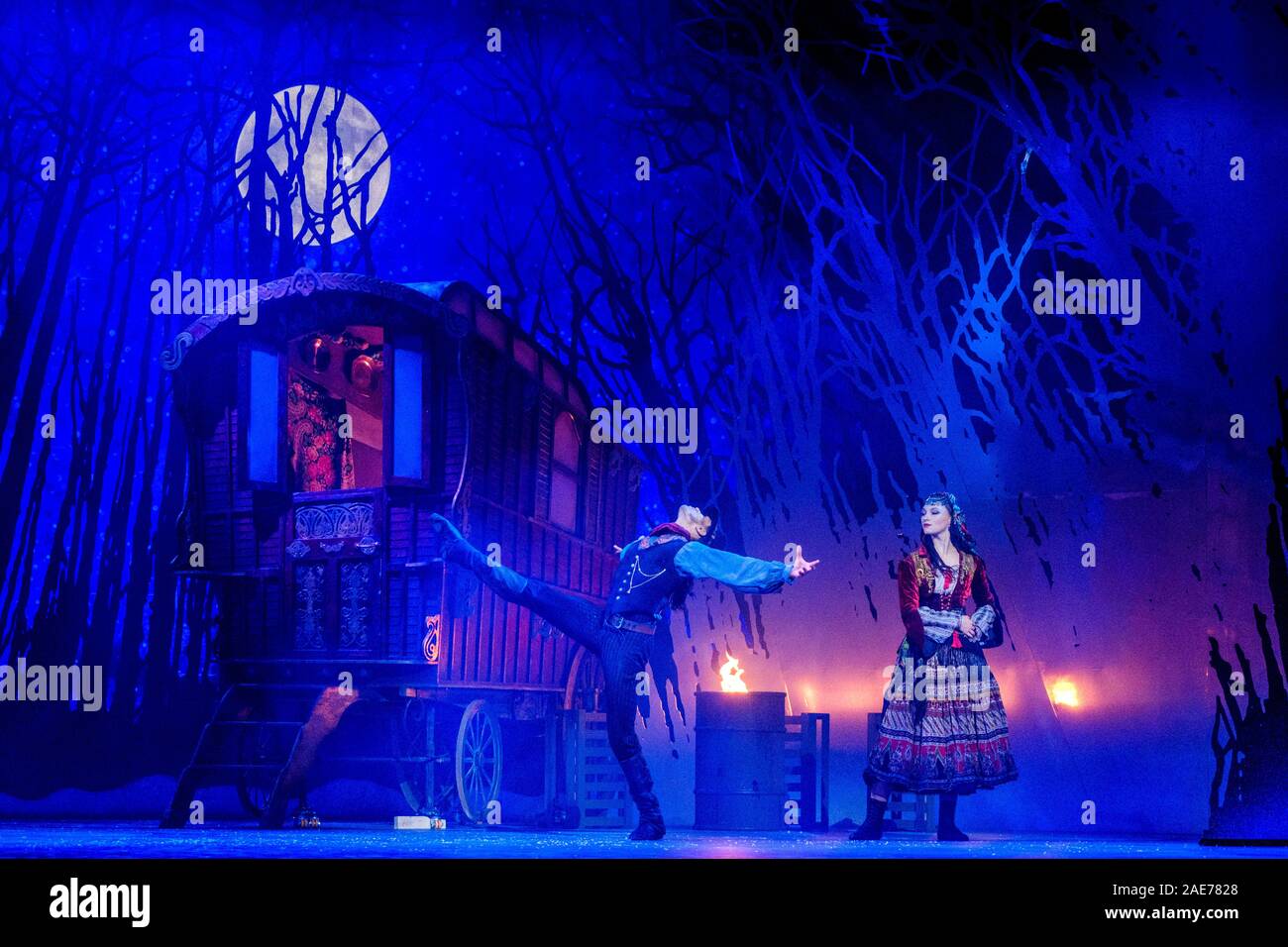 Scottish Ballet il cinquantesimo anniversario proviene da una spettacolare chiudere con la premiere mondiale della regina delle nevi, il Festival Theatre, Edimburgo Foto Stock