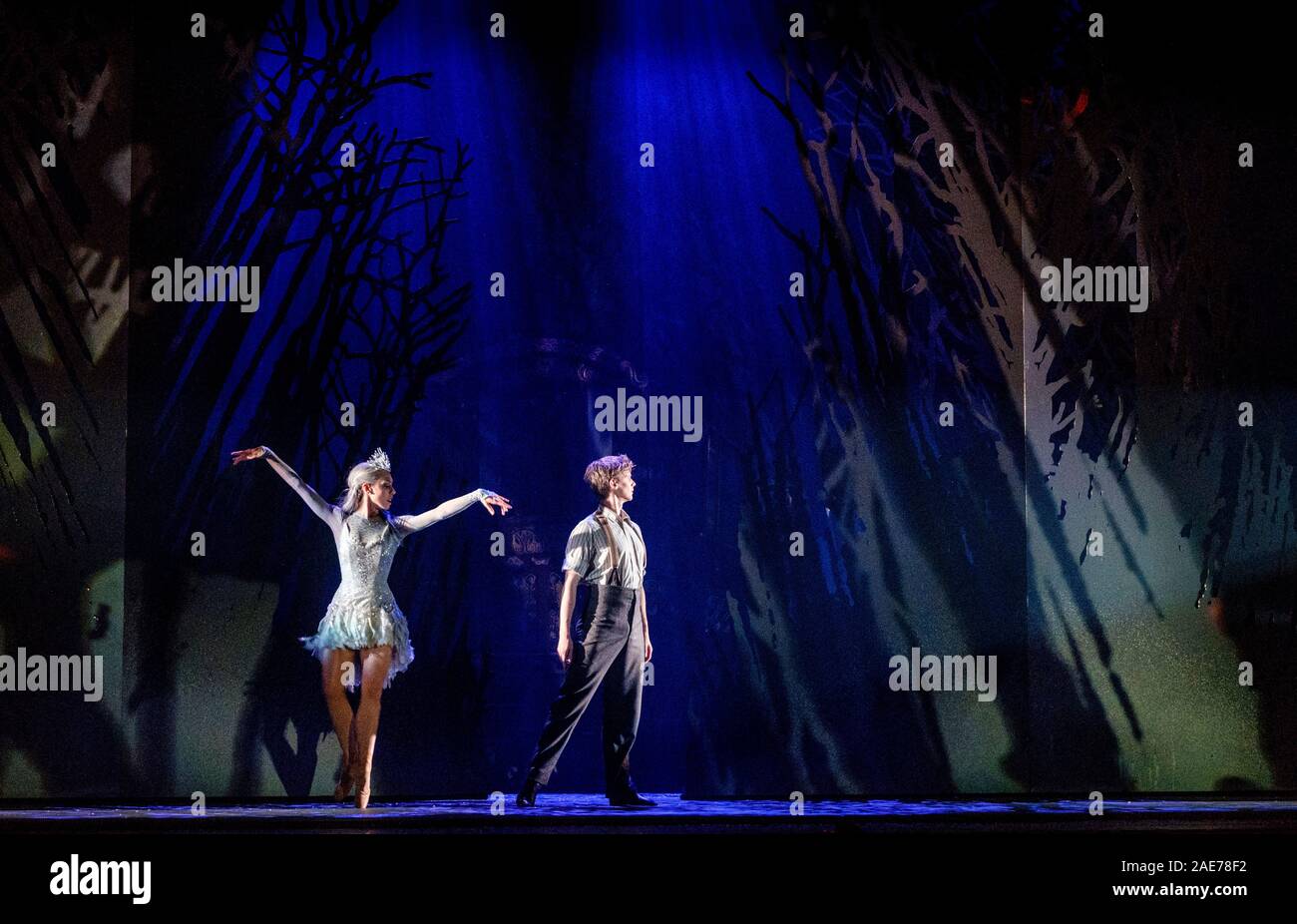 Scottish Ballet il cinquantesimo anniversario proviene da una spettacolare chiudere con la premiere mondiale della regina delle nevi, il Festival Theatre, Edimburgo Foto Stock