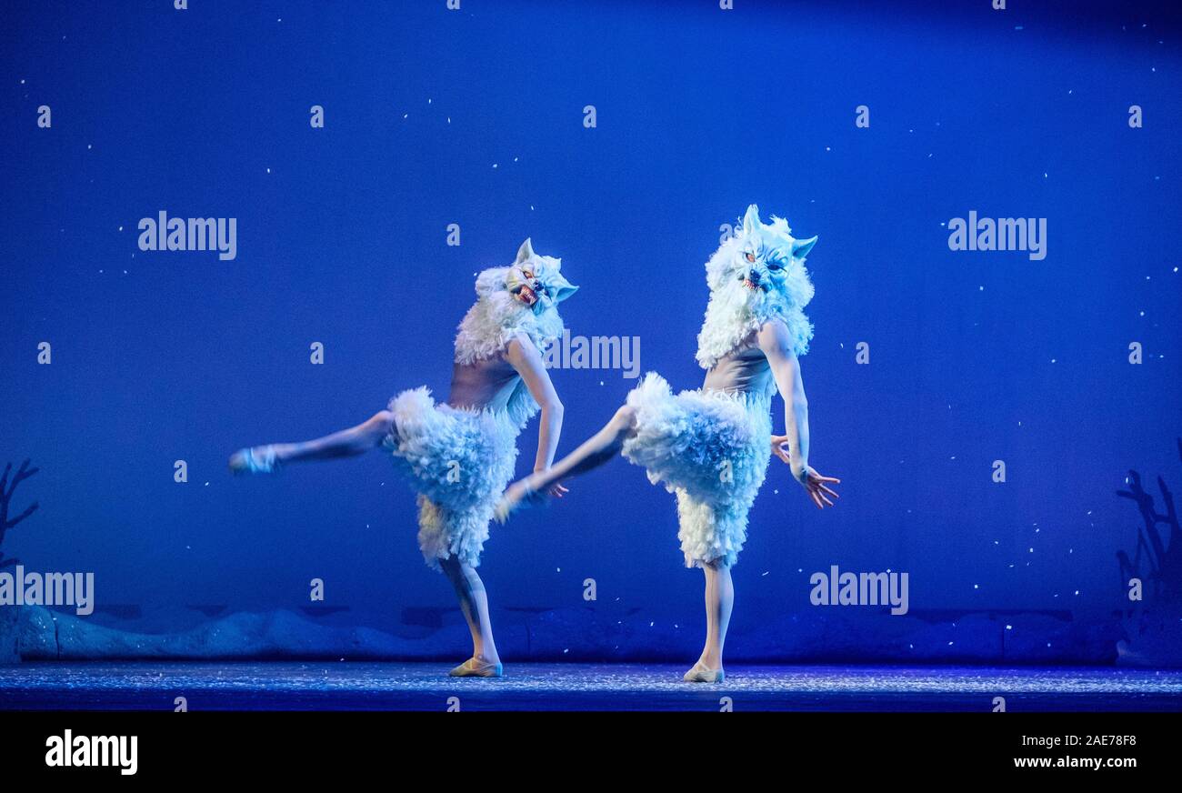 Scottish Ballet il cinquantesimo anniversario proviene da una spettacolare chiudere con la premiere mondiale della regina delle nevi, il Festival Theatre, Edimburgo Foto Stock