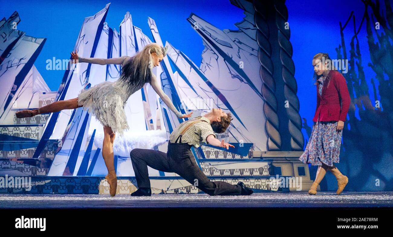 Scottish Ballet il cinquantesimo anniversario proviene da una spettacolare chiudere con la premiere mondiale della regina delle nevi, il Festival Theatre, Edimburgo Foto Stock