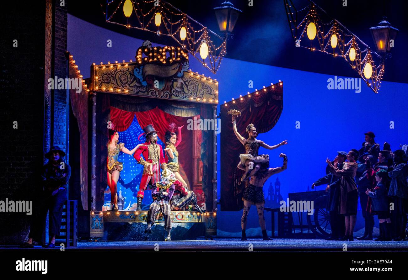 Scottish Ballet il cinquantesimo anniversario proviene da una spettacolare chiudere con la premiere mondiale della regina delle nevi, il Festival Theatre, Edimburgo Foto Stock