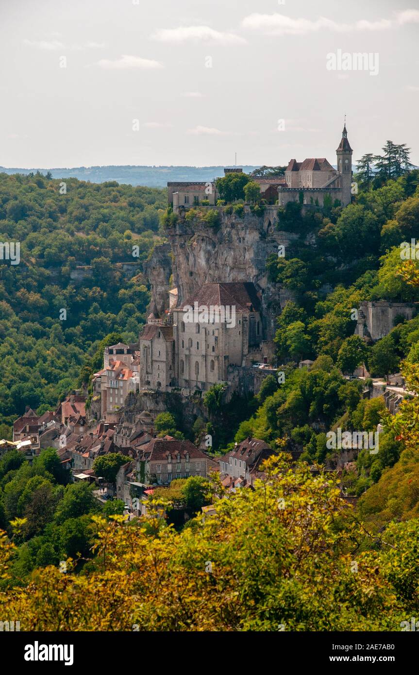 La pittoresca cittadina medievale di Rocamadour con il suo castello, Causses du Quercy Parco Naturale Regionale, lotto (46), regione Occitanie,Francia. Foto Stock