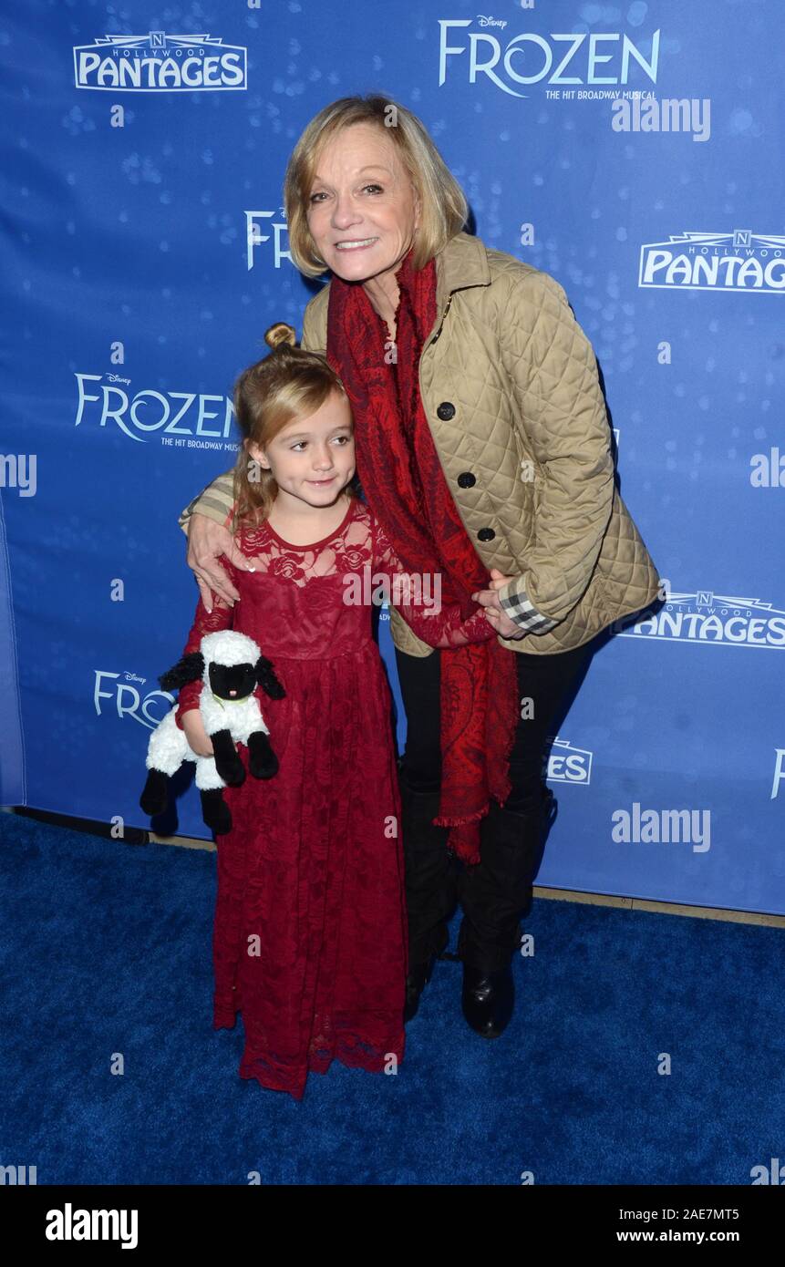 HOLLYWOOD, CA - 06 dicembre: Cathy Rigby al la premiere di 'Frozen' all'Hollywood al Pantages Theatre sul dicembre 06, 2019 in Hollywood, la California. Credito: David Edwards/MediaPunch Foto Stock
