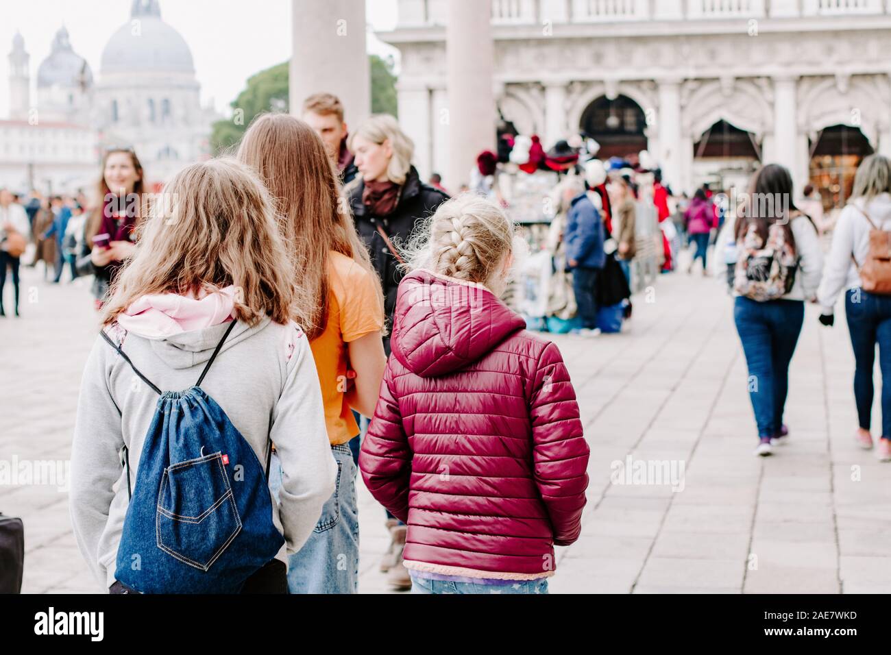 I turisti a piedi Piazza San Marco Venezia Italia, concetto turistico, Novembre, cose da fare a Venezia, attrazione, viaggio, viaggiare, visita i visitatori Foto Stock