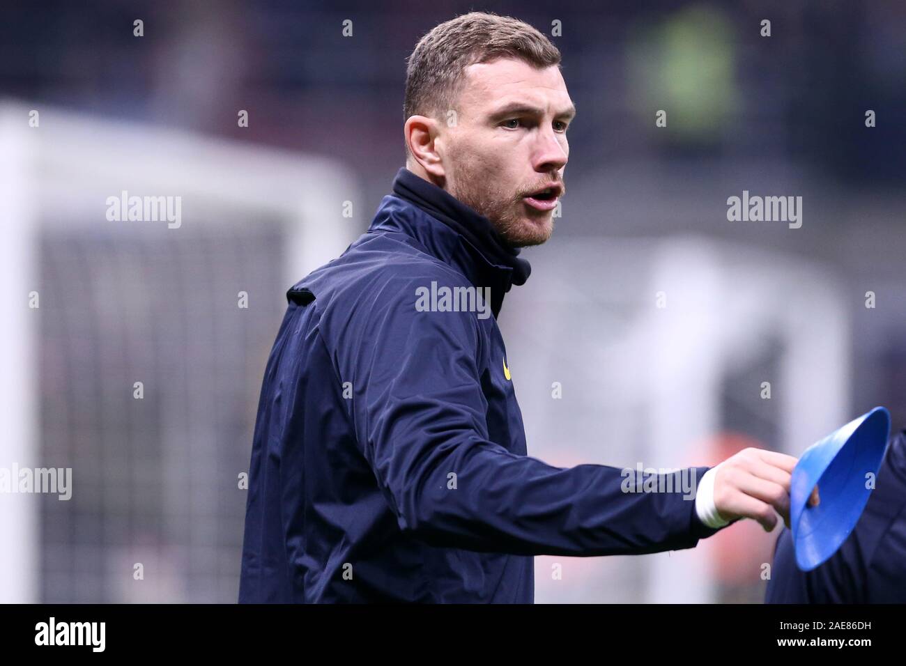 Milano, Italia. Il 6 dicembre 2019. Campionato italiano A. Internazionale FC vs AS Roma. Edin Dzeko di come Roma. Foto Stock