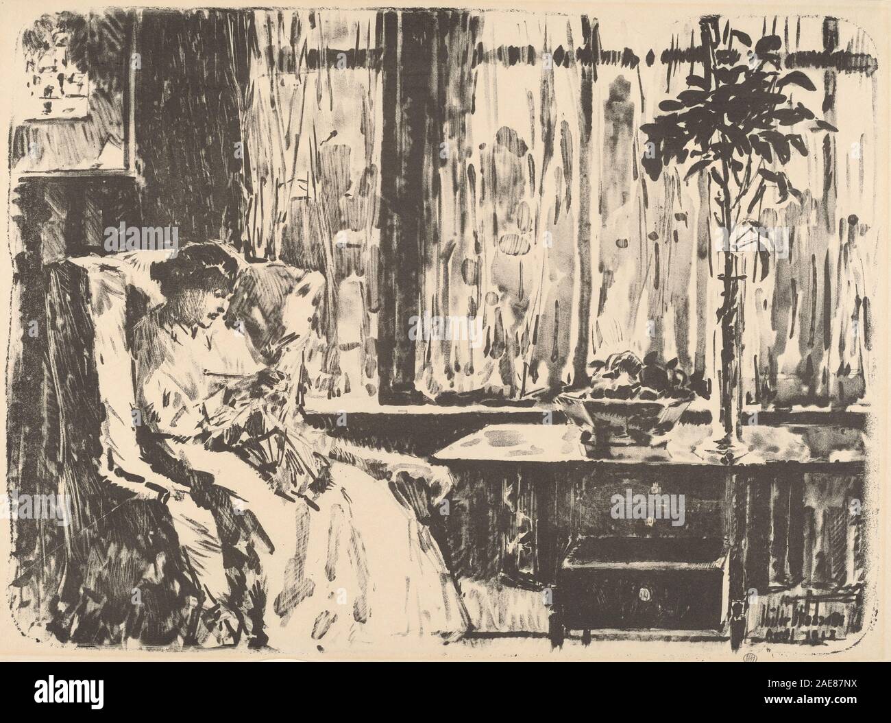 Un dipinto del 1918 di Childe Hassam intitolato "The Broad Curtain", che mostra una scena interna con una finestra e una tenda, enfatizzando la luce, il colore e l'effetto atmosferico nello stile impressionista dell'inizio del XX secolo. Foto Stock