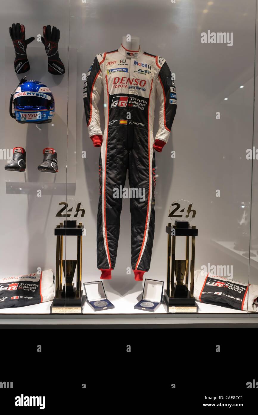 Le attrezzature e i trofei che Fernando Alonso ha vinto nel 2018-2019 WEC World Endurance Championship. Foto scattata a Fernando Alonso Museo su Decemb Foto Stock