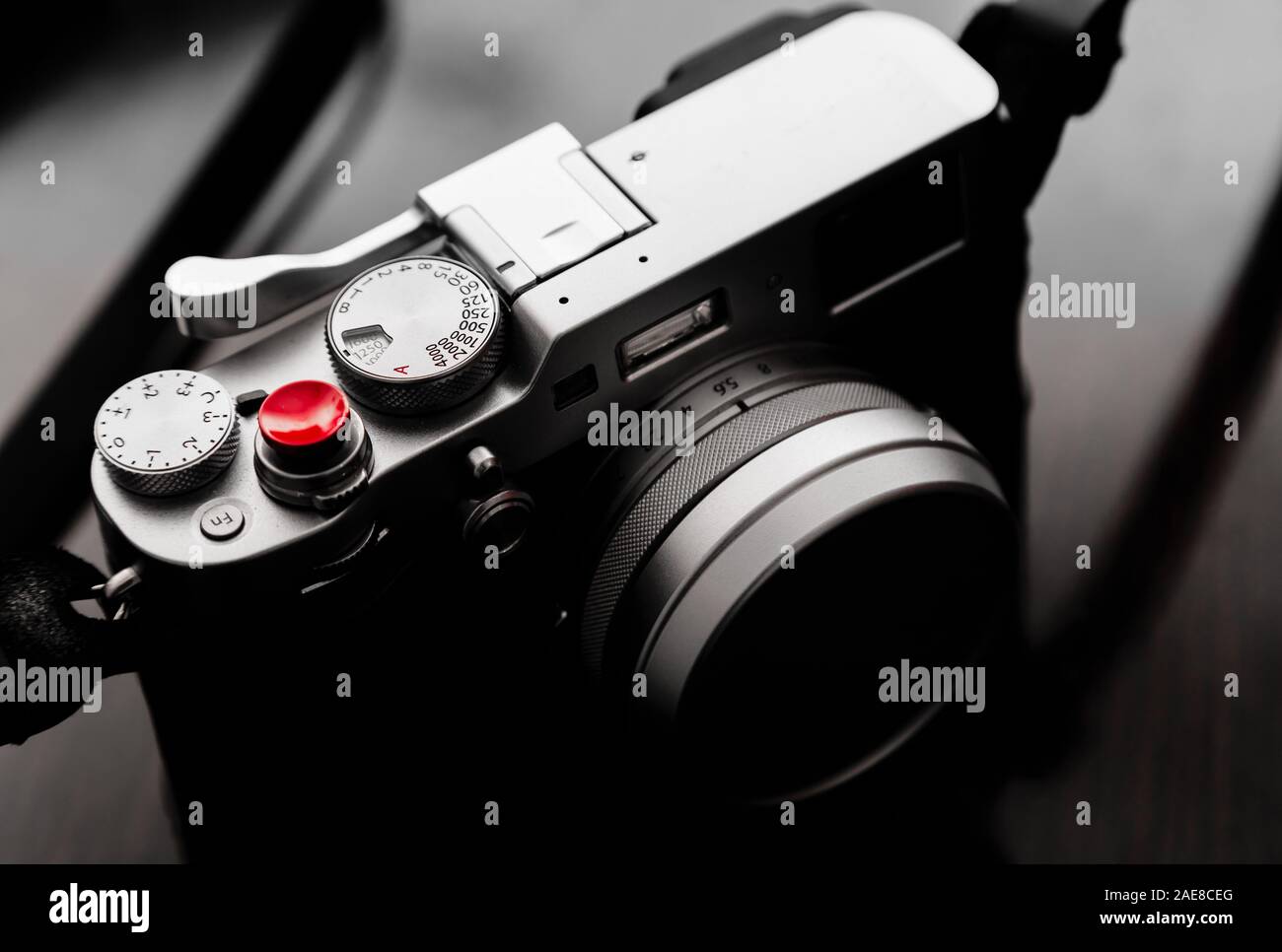Cina,Hegang città-11 FEB 2018: Fujifilm X100F, una generazione finale di Fujifilm X100-Serie fotocamera mirrorless Foto Stock