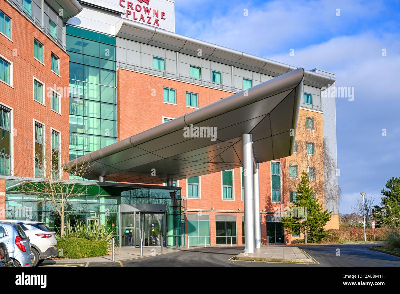 BIRMINGHAM, Inghilterra - Dicembre 2019: esterna della parte anteriore del Crowne Plaza Hotel a Birmingham National Exhibition Centre Foto Stock