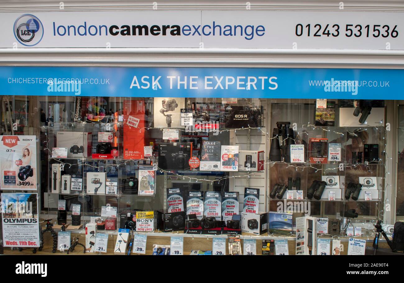 Chichester, West Sussex, Regno Unito 07 dicembre 2019, Londra Fotocamera Valuta negozio che vende una vasta gamma di nuovi e usati di accessori per la fotocamera. Foto Stock