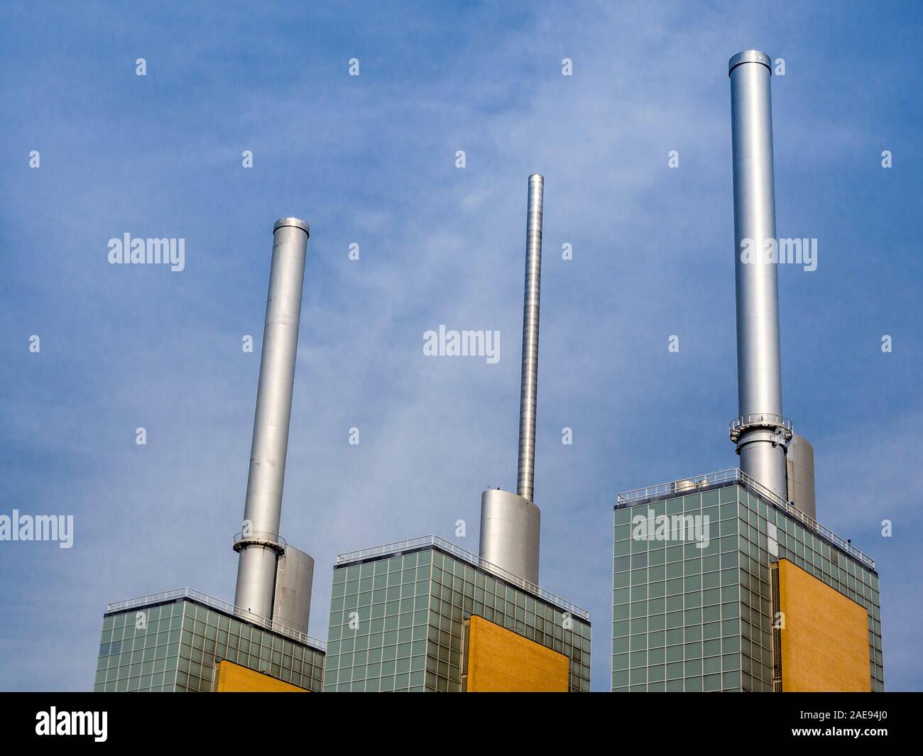 Impianto di riscaldamento Hannover-Linden, potenza di tre unità di impianto, camini, gas Power Plant, Hannover, Germania Foto Stock