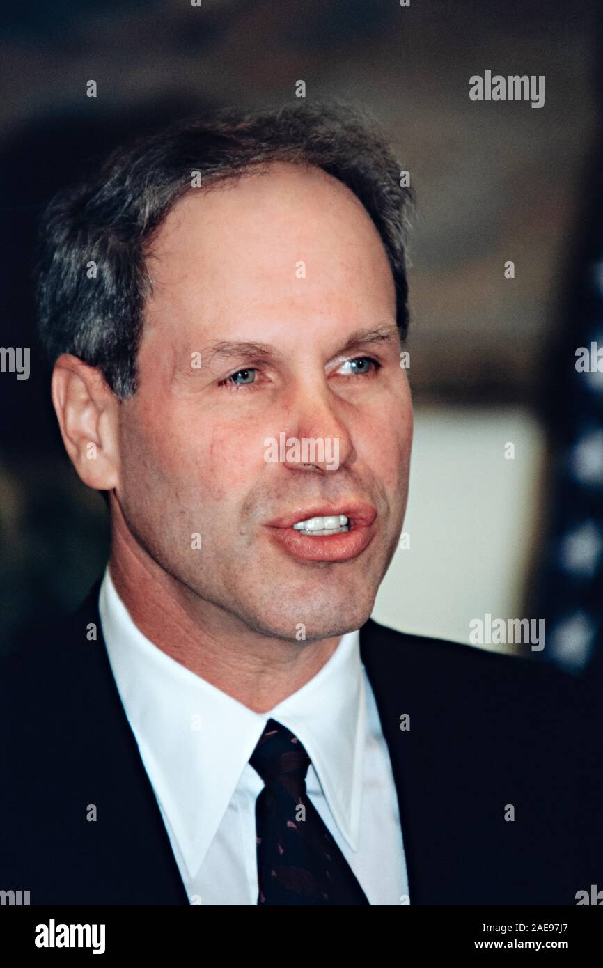Michael Eisner, CEO di Disney durante una tecnologia evento ospitato dal presidente Bill Clinton nella sala Roosevelt della Casa Bianca il 1 ottobre 1995 a Washington, DC. Foto Stock