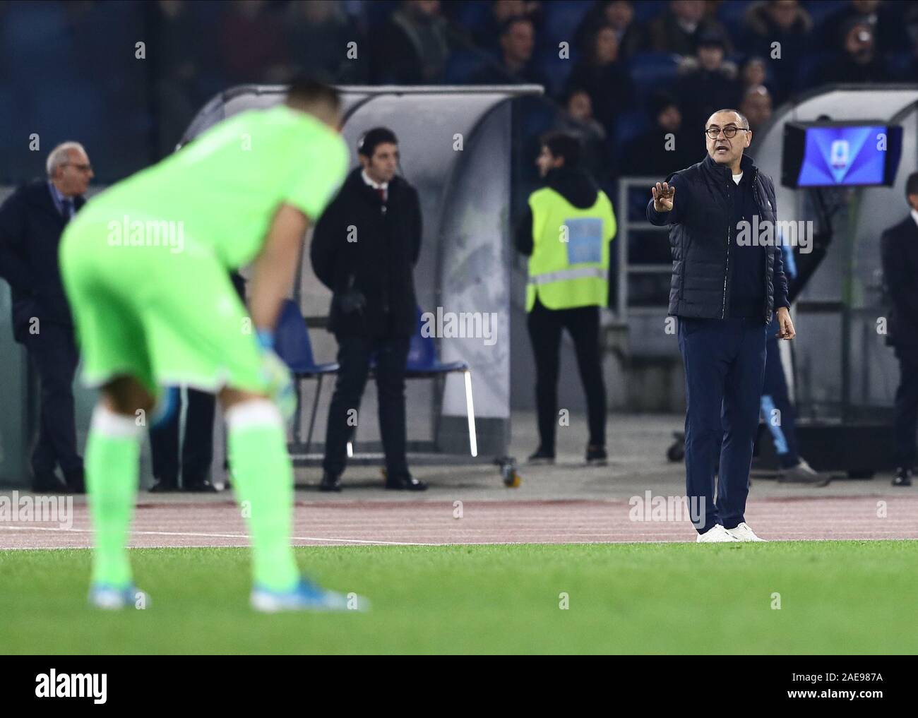 Stadio Olympico, Roma, Italia. Il 7 dicembre, 2019. Serie A CALCIO, Lazio contro la Juventus; Maurizio Sarri allenatore della Juventus invia in istruzioni - Editoriale usare carte di credito: Azione Plus sport/Alamy Live News Foto Stock