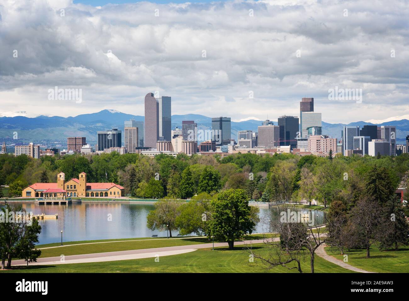 Denver Colorado Skyline in un giorno nuvoloso Foto Stock