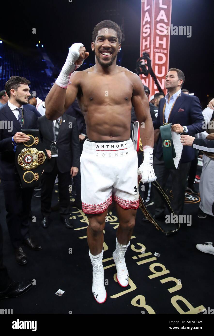 Anthony Joshua dopo la riconquista della IBF, WBA, WBO & IBO World Heavyweight Championship cinghie da Andy Ruiz (non illustrato) all'Arena di Diriyah, Diriyah, Arabia Saudita. Foto Stock