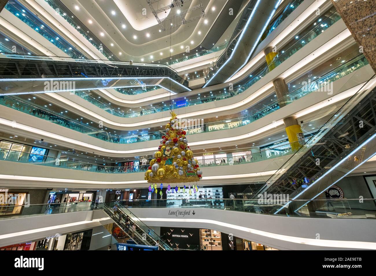 Hong Kong Cina - Novembre 2019: all'interno del Times Square Mall, un famoso centro shopping di Hong Kong Foto Stock Hong Kong Cina - Novembre 2019: all'interno del Times Square Mall, un famoso centro shopping di Hong Kong Foto Stock