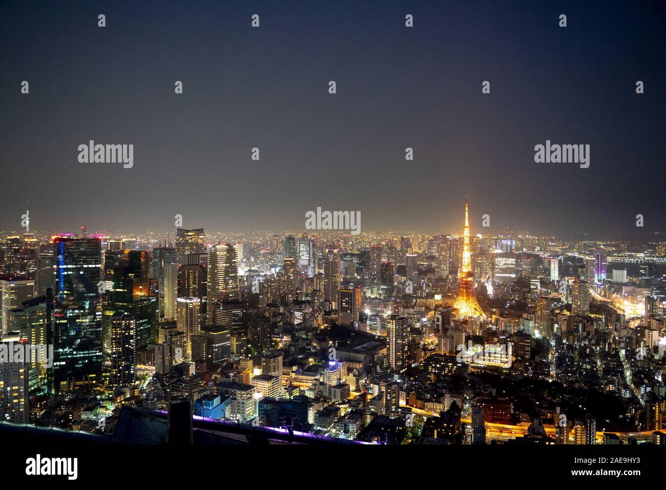 Belle le luci della città di Tokyo Foto Stock
