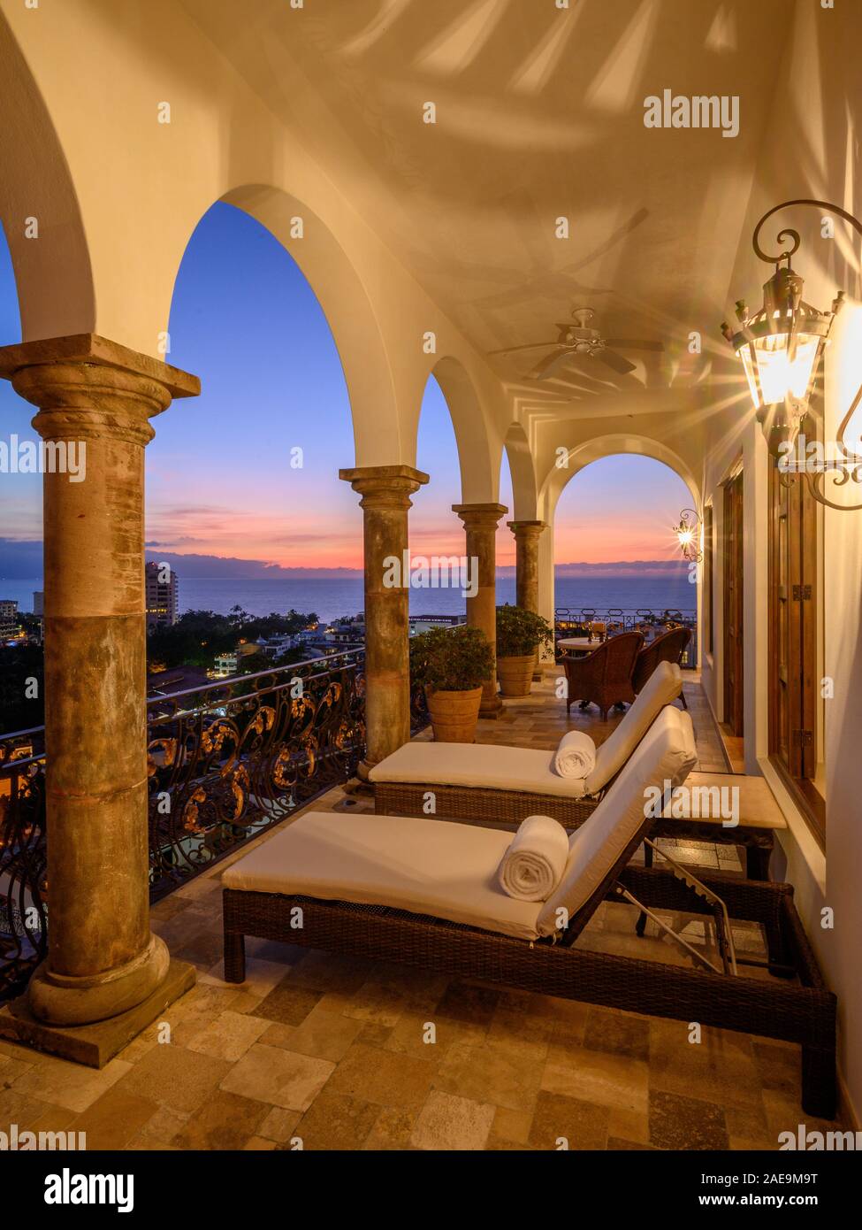 Casa Kimberly: Vip Room vista dal ponte al tramonto; Puerto Vallarta, Jalisco, Messico. Foto Stock