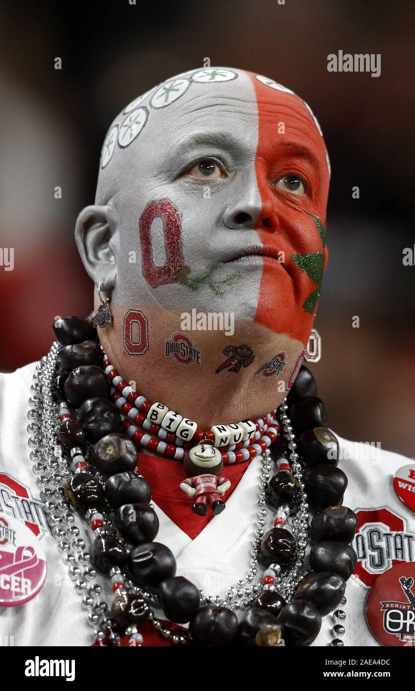 Indianapolis, Stati Uniti d'America. 07Th Dec, 2019. Un Ohio State Buckeye la ventola si affaccia su durante la prima metà del grande dieci campionato contro il Wisconsin Badgers Sabato, 7 Dicembre 2019 a Indianapolis, Indiana. Foto di Aaron Josefczyk/UPI Credito: UPI/Alamy Live News Foto Stock