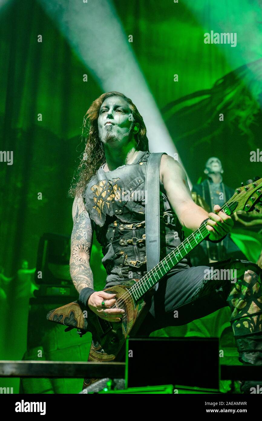 Berna, Svizzera. 07Th Dec, 2019. Il tedesco della band power metal Powerwolf esegue un concerto dal vivo presso la Festhalle di Berna. (Photo credit: Gonzales foto/Tilman Jentzsch/Alamy Live News). Foto Stock