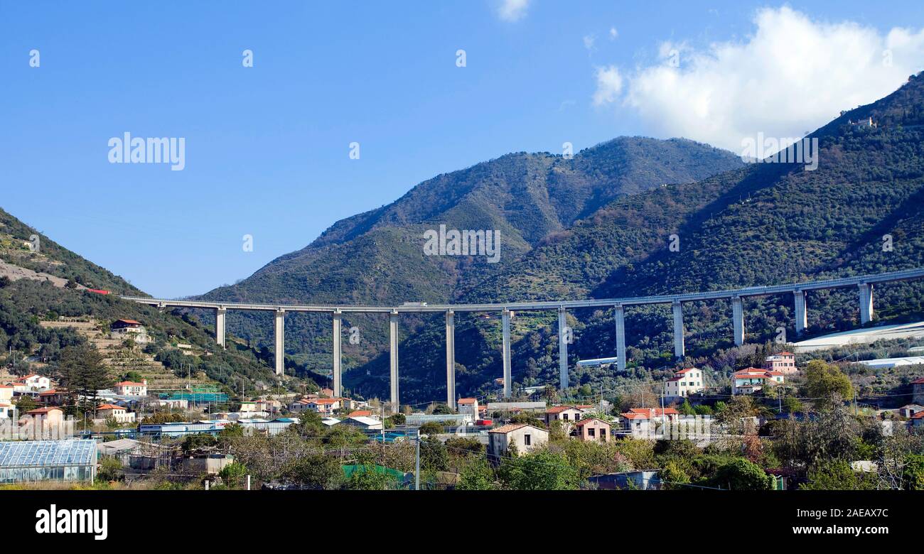 Taggia viadotto viadotto a Taggia, costa ligure, Liguria, Italia Foto Stock