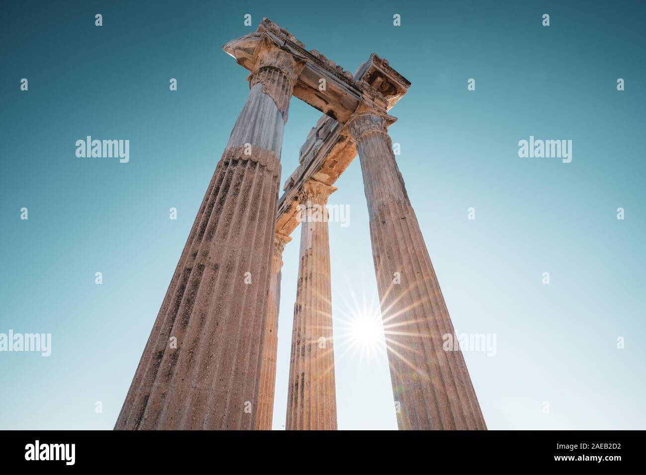 Incredibilmente tempio di Apollon antiche rovine. Apollon tempio nel lato della città antica, Antalya, Turchia. Foto Stock