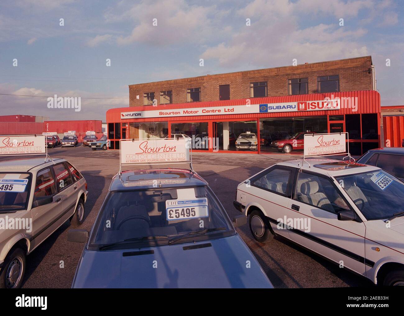 Auto Issuzu showroom in 1988, in Leeds West Yorkshire, nell'Inghilterra del Nord, Regno Unito Foto Stock